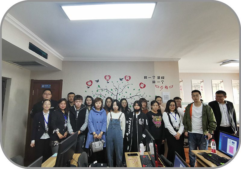 和兴路校区老师学员合影照片